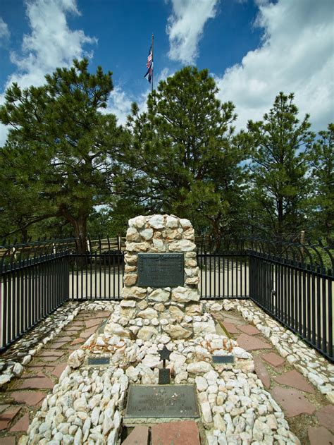 where is buffalo bill buried.